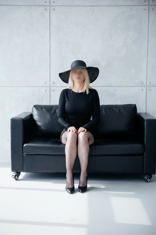 Эскорт Александра 25 лет подарит страпон и пригласит к себе в Район - Юго-Запад