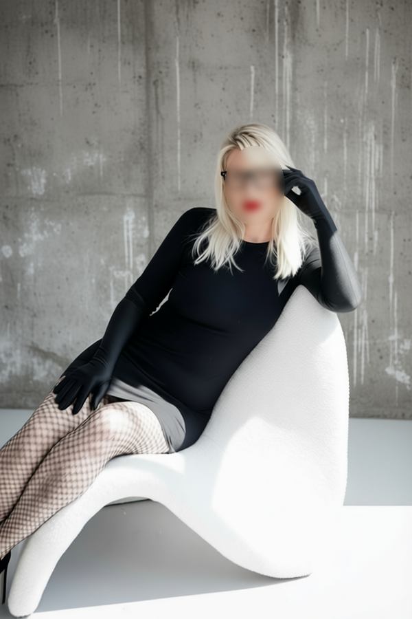 Индивидуалка Александра 25 лет сделает профессионально эротический массаж и пригласит к себе в Район - Юго-Запад