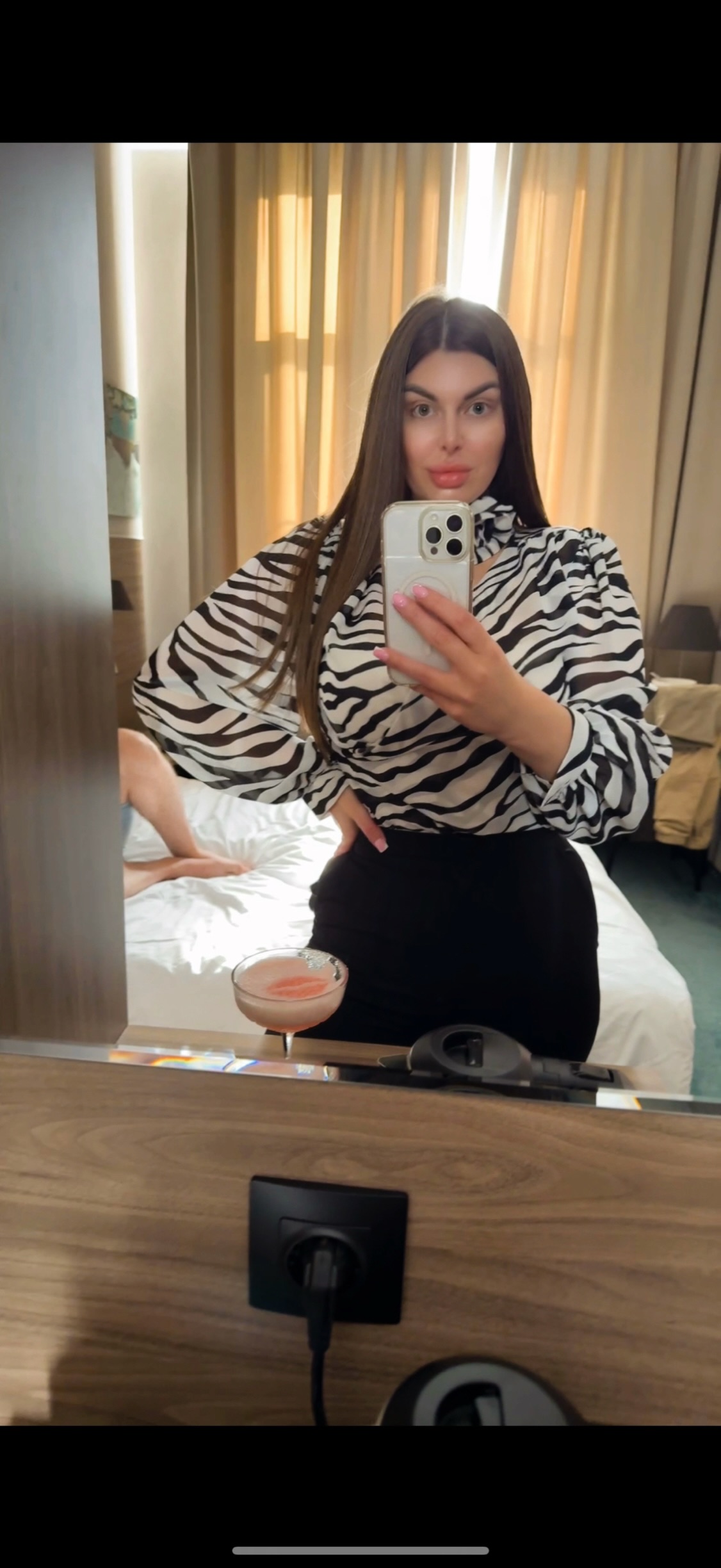 Девочка Шикарная грудь стройная сделает с удовольствием окончание на лицо и пригласит к себе