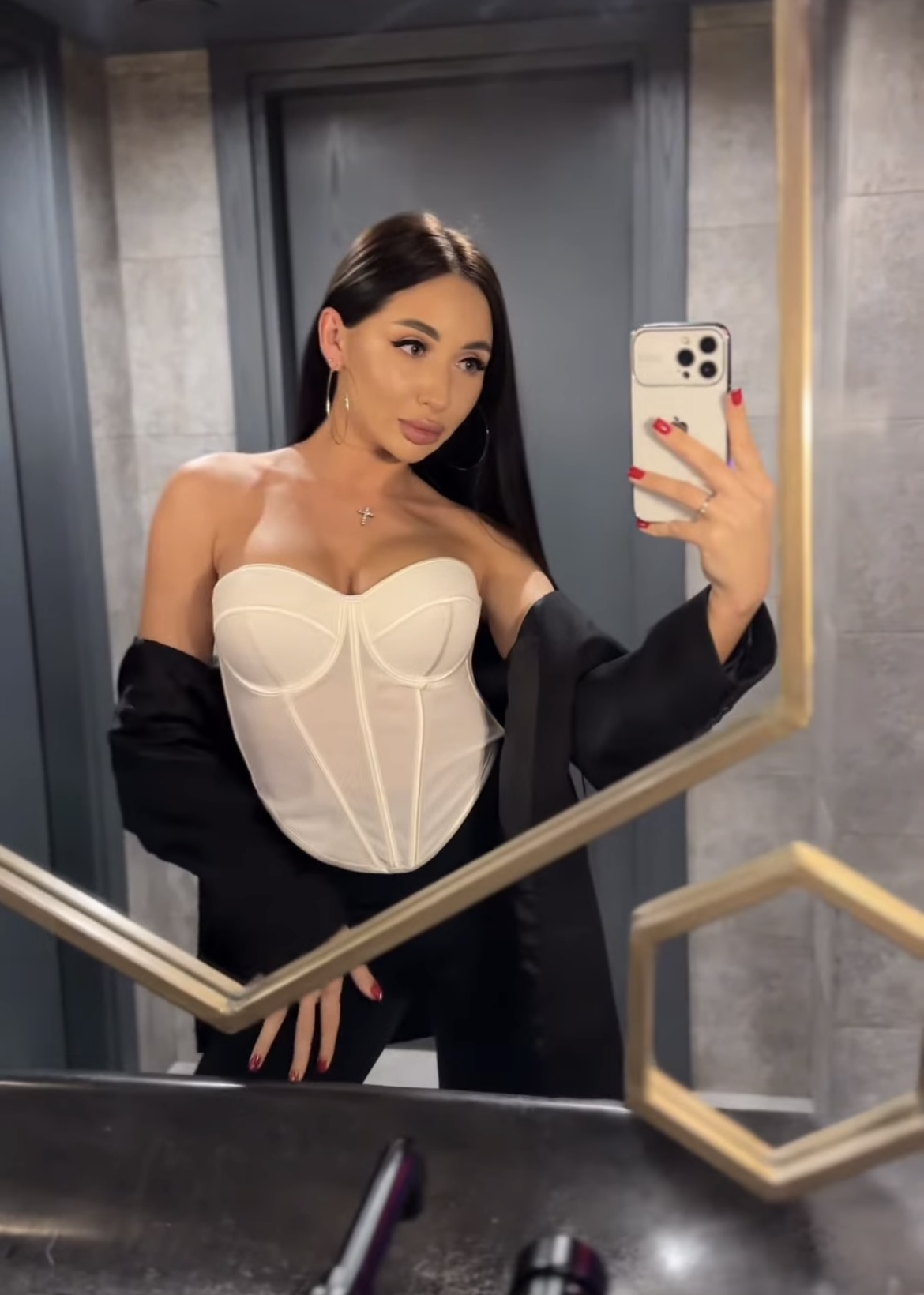 Эскорт Алиса стройная сделает с удовольствием эскорт и позовет в гости в Район - Юго-Запад