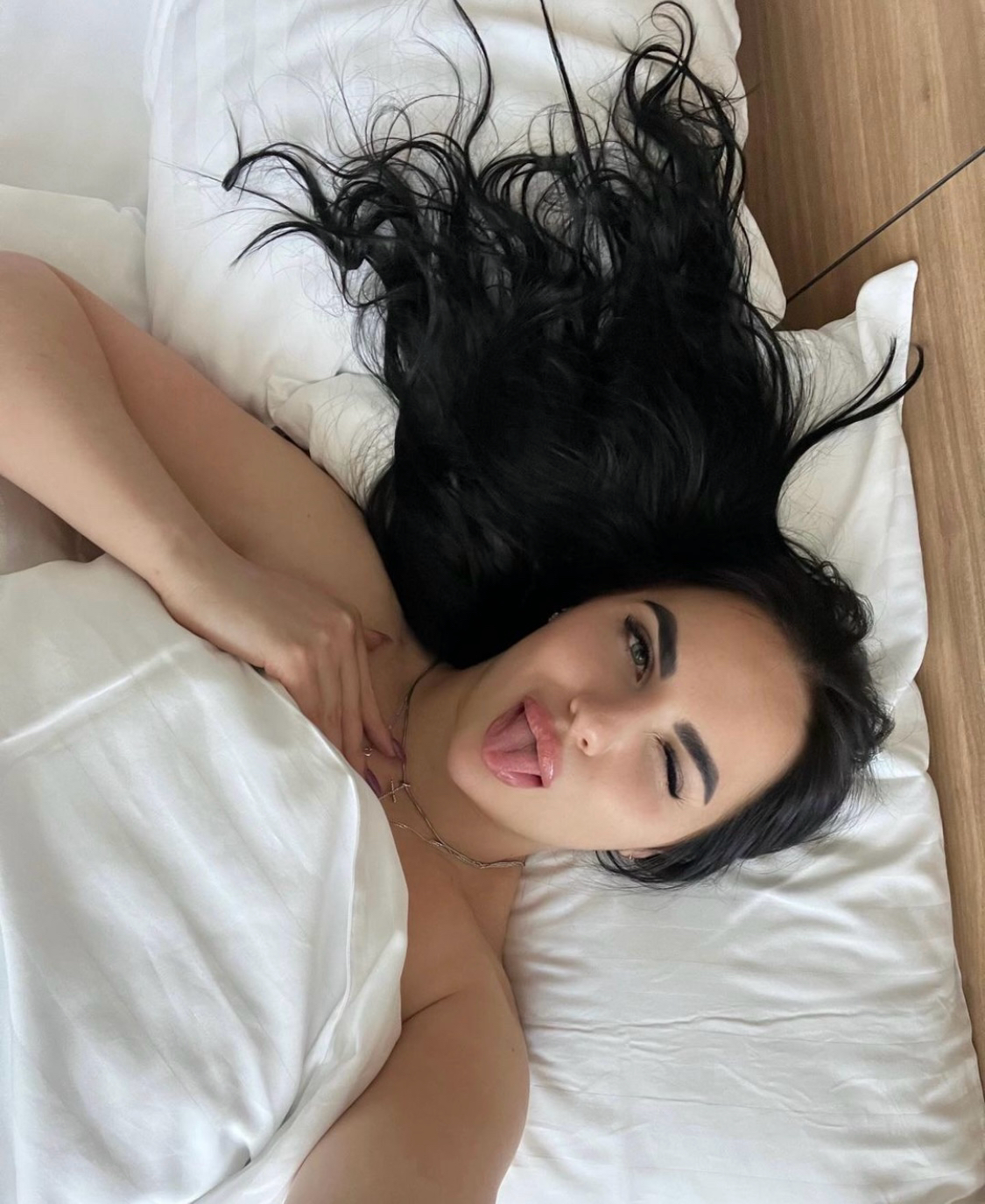 Проститутка ИНГА стройная сделает профессионально массаж профи и позовет в гости в Район - Центр