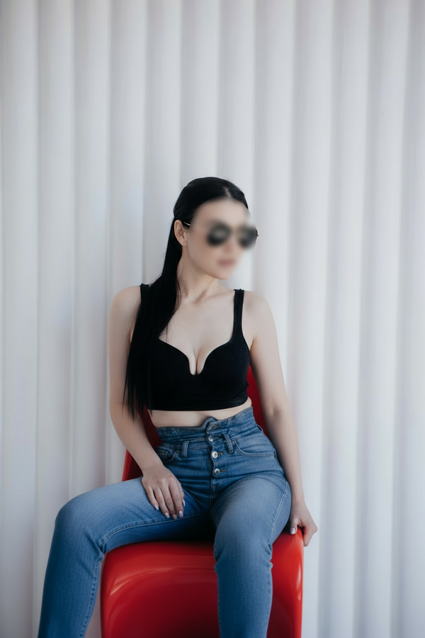 Массажистка Ксюшенька стройная сделает профессионально минет в презервативе и пригласит к себе