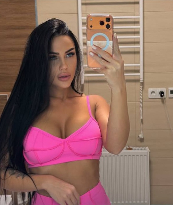 Девушка по вызову ЛИКА с 3 размером груди сделает качественно минет без резинки и позовет в гости в Район - Центр