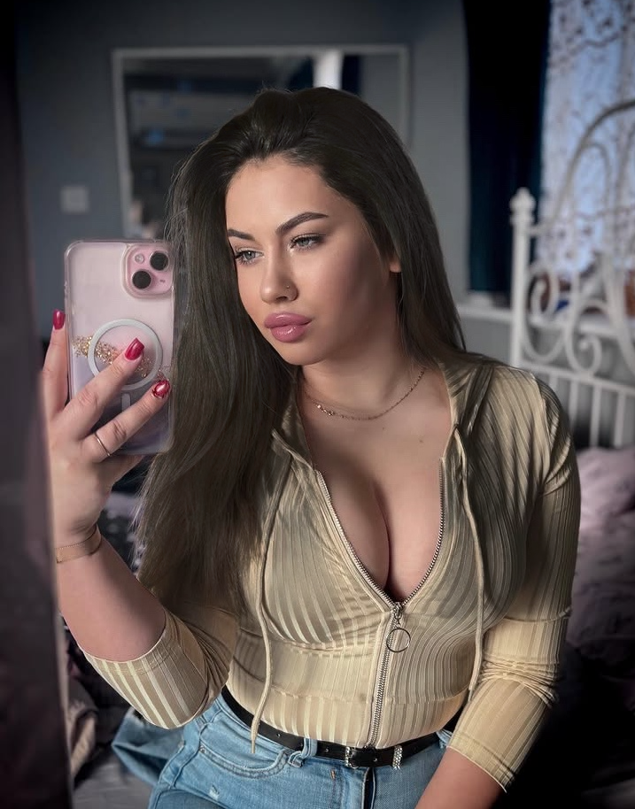 Девушка АРИНА PLUS стройная сделает качественно эскорт и примет у себя