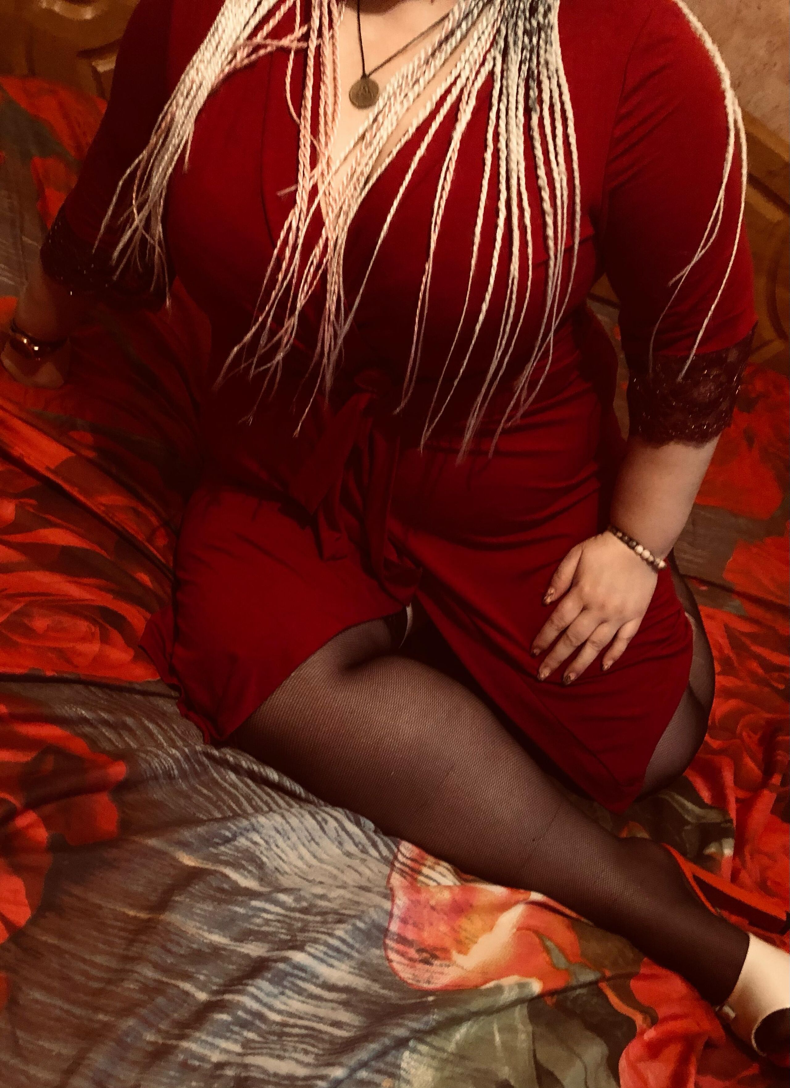 Эскорт Елена 31 лет сделает с удовольствием окончание на грудь и пригласит к себе